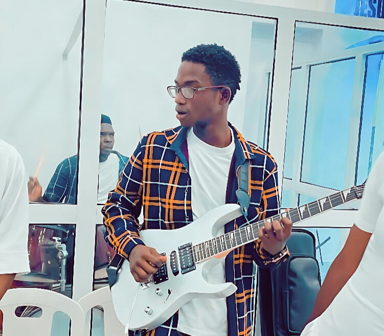 Femi Strings